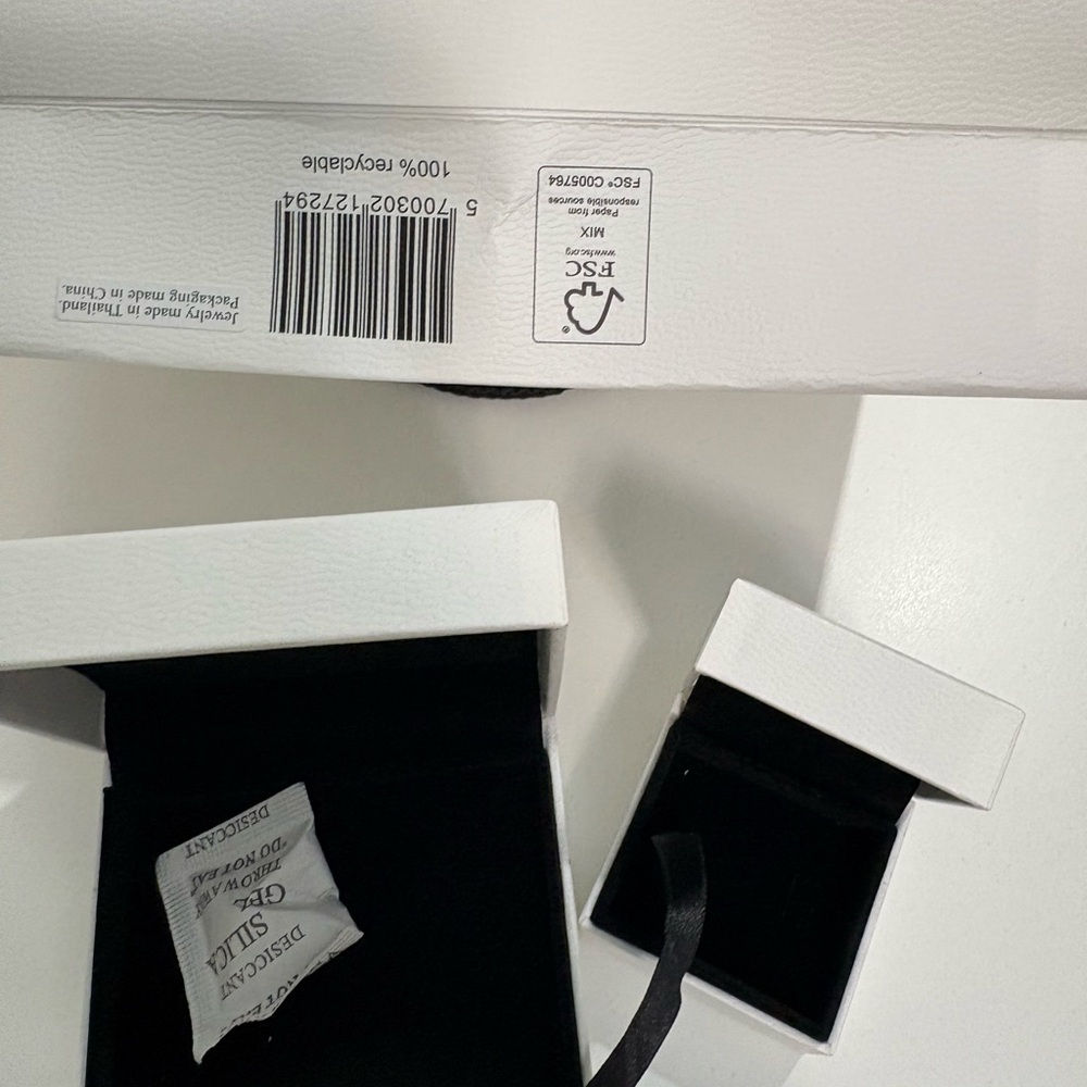 Pandora White Gift Box Set - Picture 3 of 6